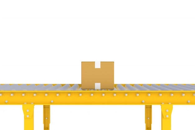 Пустая картонная коробка на желтой конвейерной линии на белом фоне