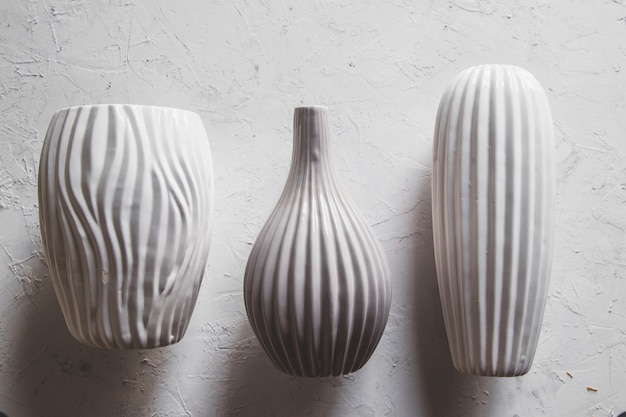 Фото Пустая керамическая ваза серого цвета.