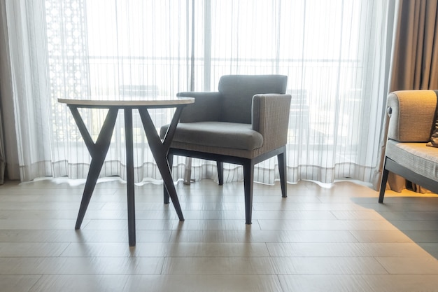 Photo empty chair and table in living room