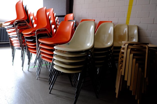 Photo empty chairs in room