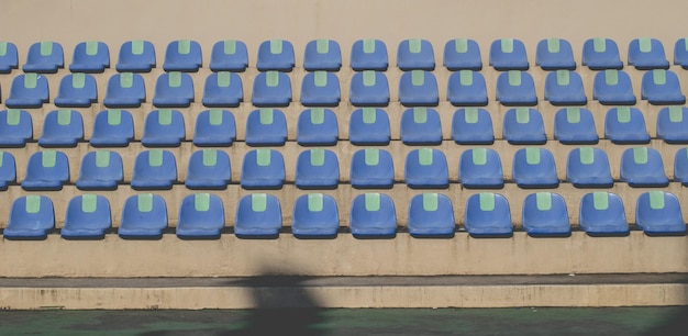 Photo empty chairs in stadium