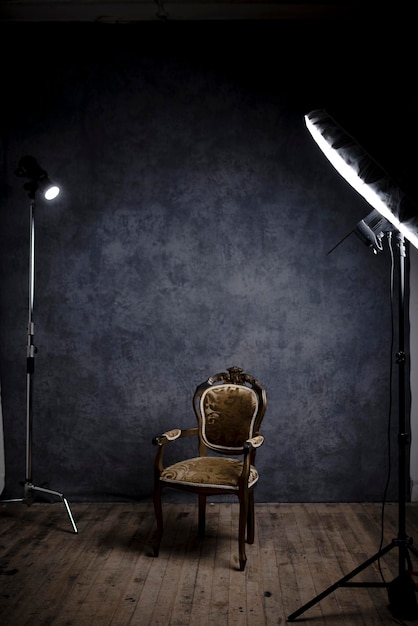 empty chairs and table against wall