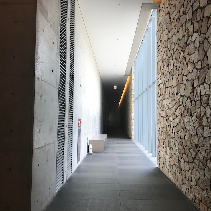Photo 建物の空の廊下