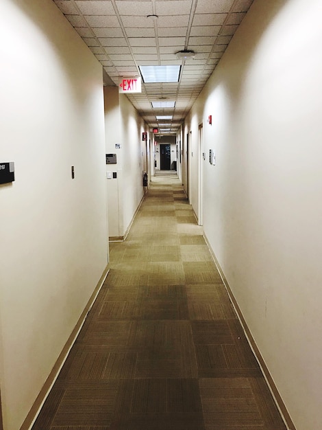 Photo empty corridor of building