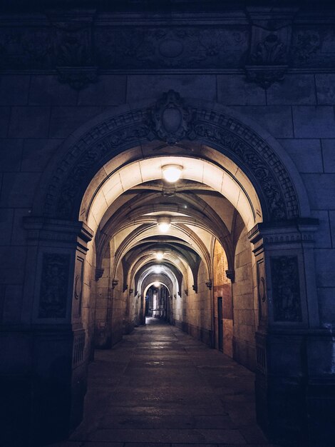 Photo empty corridor in illuminated building