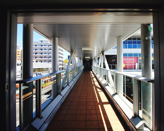 写真 建物の空の廊下