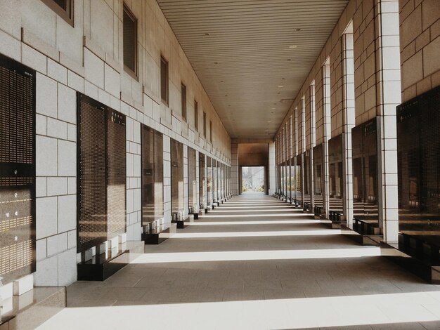 写真 建物の空の廊下