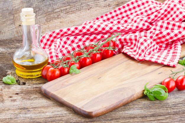 Empty cutting board on table. italian cuisine concept