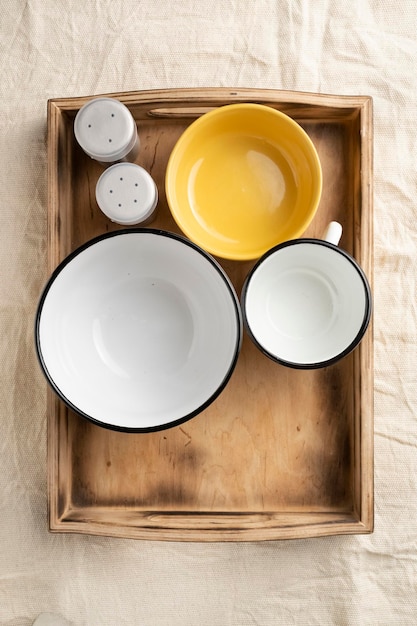 Empty dinner bowls in a wooden serving box