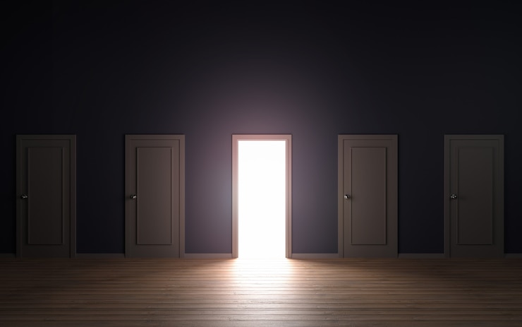 Photo empty door opened light 3d illustration