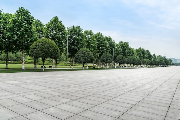 An empty floor in a city park