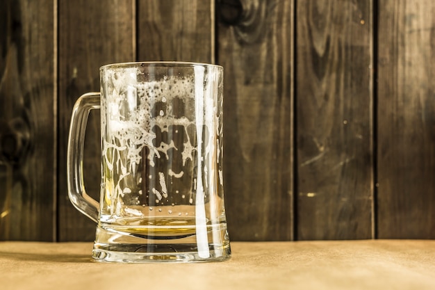 Photo empty glass of beer on the table in the pub.