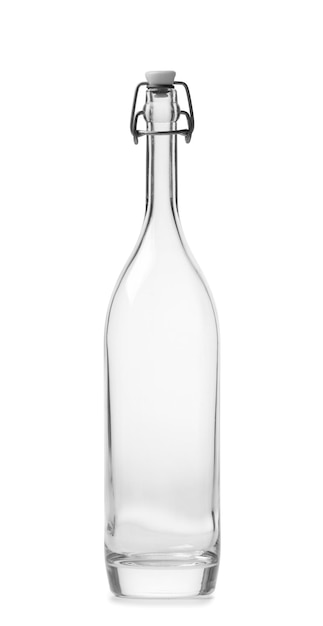 Пустая прозрачная стеклянная бутылка с выдвижной крышкой на белом фоне