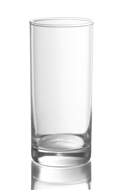 Foto bicchiere vuoto su un bianco