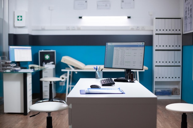 Photo empty healthcare medical interior, nobody inside modern clinic interior. computer on desk with clinical examining diagnostic data, checking for disease in doctor medical space