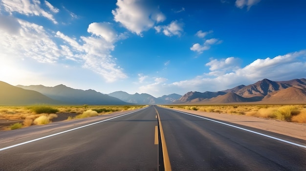 写真 空の高速道路のアスファルト道路と美しい空の山