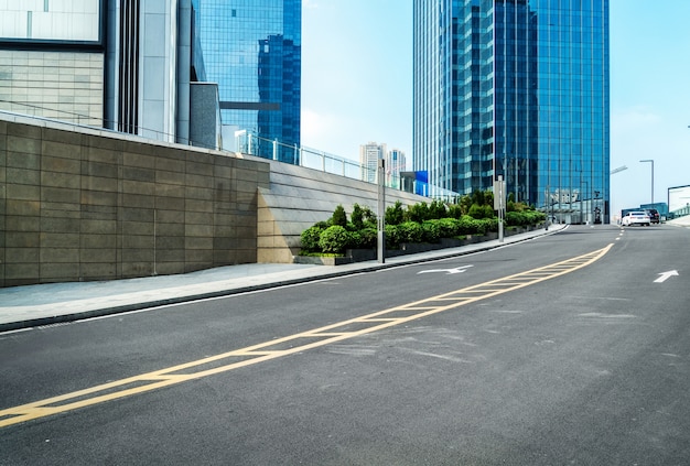 Photo empty highway with cityscape and skyline of chongqing,china.