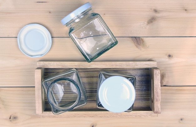 Photo empty jar on wood table background