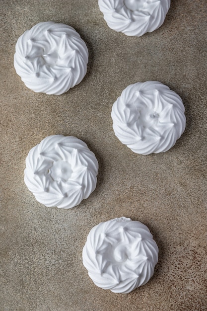 Photo empty meringue nests