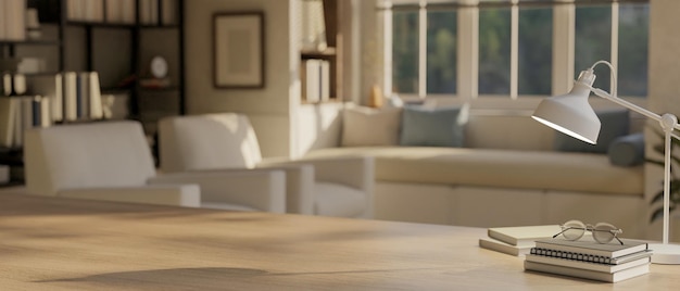 Spazio vuoto mockup su un tavolo di legno nel moderno soggiorno contemporaneo