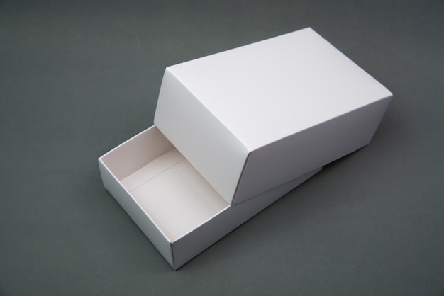 빈 패키지 흰색 골판지 상자 또는 트레이