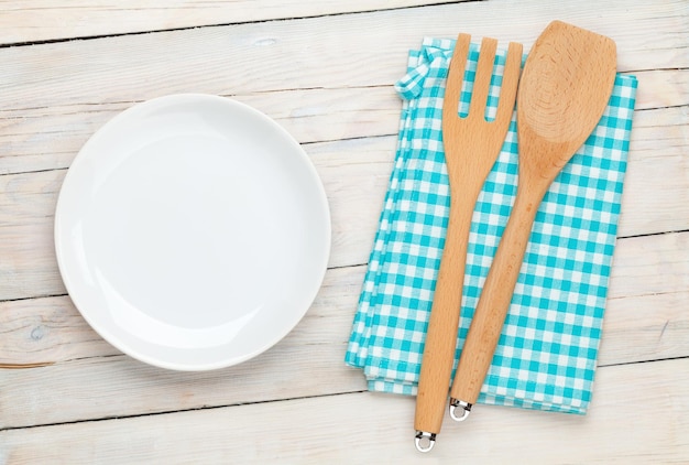 Empty plate and kitchen utensil