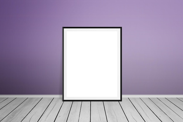 Cornice poster vuota per mockup in mostra parete viola e pavimento in legno bianco