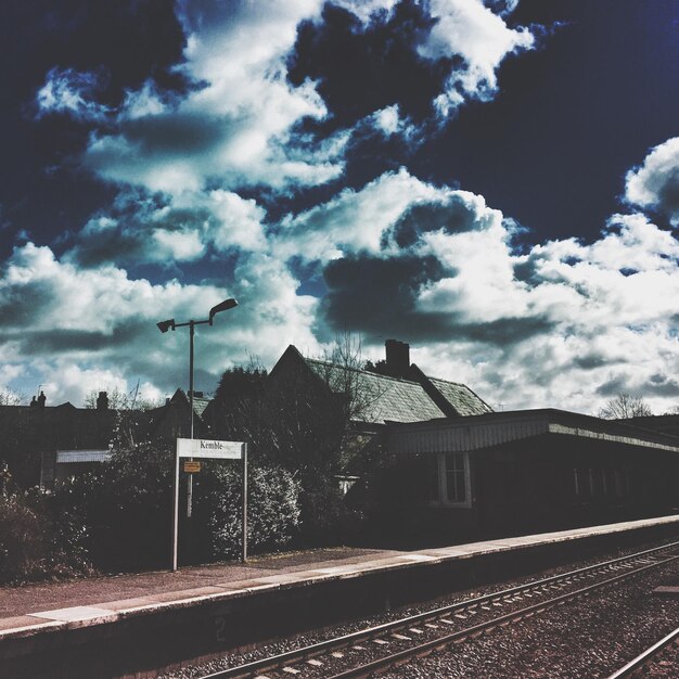 写真 空の鉄道駅とった空