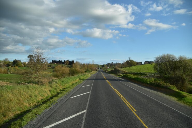 Photo empty road along countryside landscape