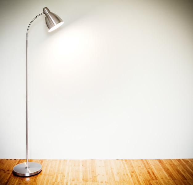 Photo empty room with modern floor lamp