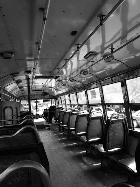 사진 버스의 빈 좌석