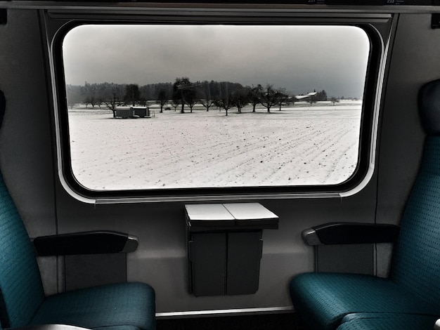 Фото Пустые сиденья в поезде в швейцарии