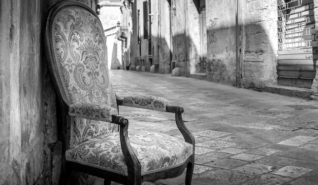 Foto sedili vuoti nell'antico edificio.