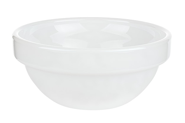 Пустая маленькая белая керамическая круглая миска, изолированная на белом