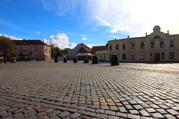 Photo empty square in the center of klaipeda