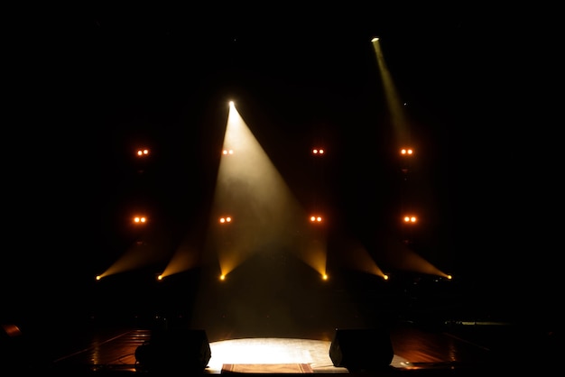 Photo empty stage with spotlights