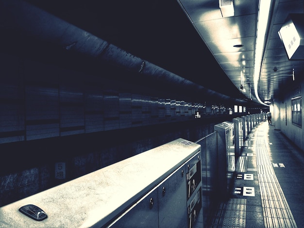 Photo empty subway station