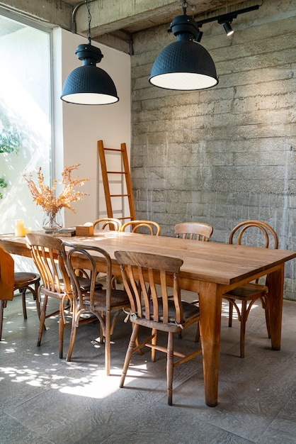 empty table and chair in coffee shop cafe and restaurant