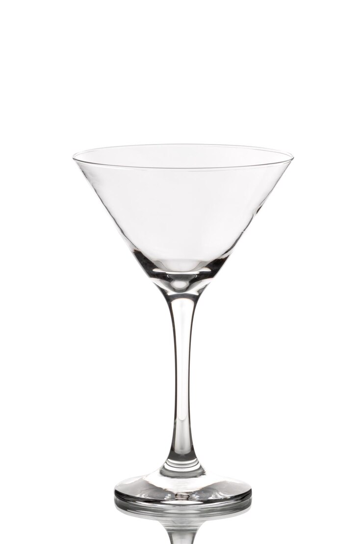 Photo an empty translucent glass beaker on a white background