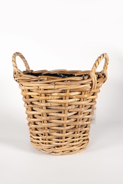 Photo empty vintage wicker basket white background