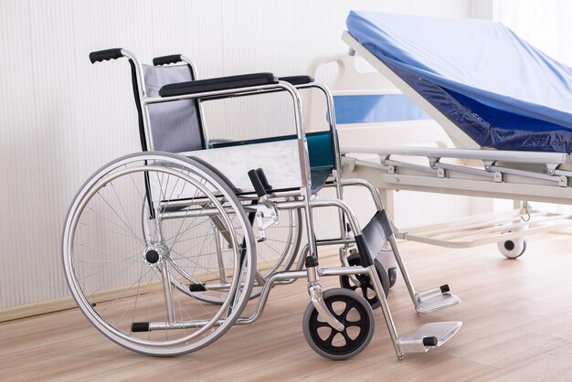 Photo empty wheel chair for patient in room at hospital