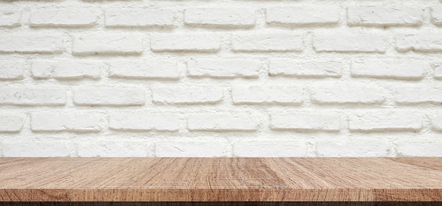 Photo empty wood table over white brick wall background