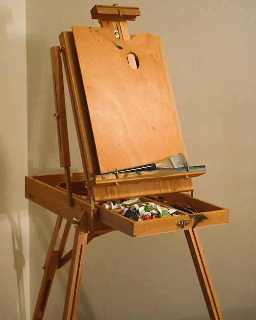 Photo empty wooden easel