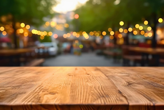 빈 나무 테이블과 흐릿한 식품 시장 야외 배경의 추상 보케