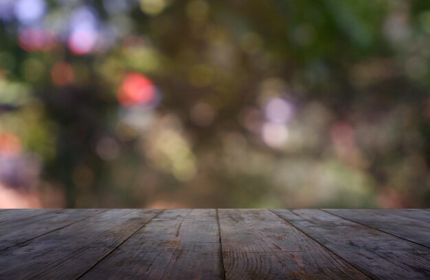 Photo empty wooden table in front of blurred garden and nature light background montage product display