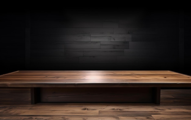 Пустой деревянный стол для презентации с темным фоном и изолированным встроенным освещением