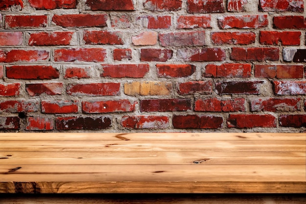 Foto tavolo in legno vuoto per l'inserimento o il montaggio del prodotto con particolare attenzione allo sfondo del muro di mattoni del piano del tavolo