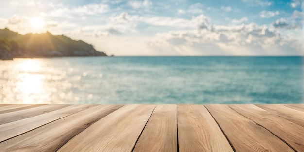 Пустой деревянный стол с солнечным морем