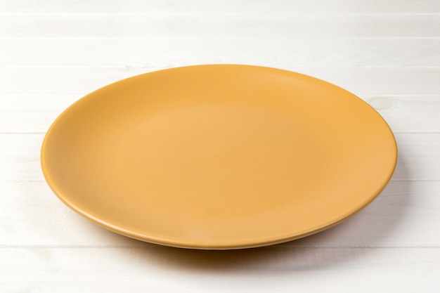 Photo empty yellow matte plate