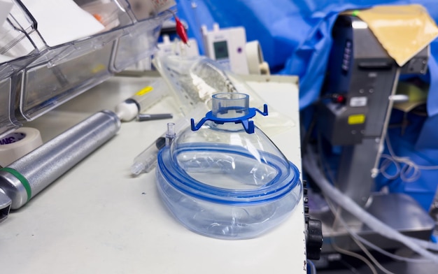 endotracheale buis en ventilatie masker symboliserend kritieke zorg en levensreddende procedures in een ho